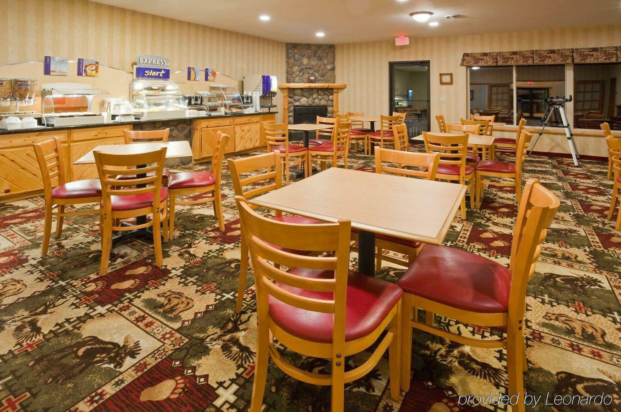 谬尼辛湖景快捷假日套房酒店 缪尼辛 餐厅 照片